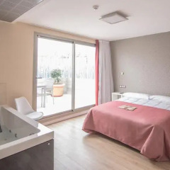 Отель Hostal La Lonja Номер Делюкс с различными типами кроватей фото 6