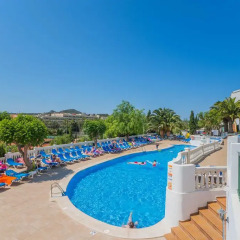 Отель Aparthotel Holiday Center Испания, Санта-Понса - отзывы, цены и фото номеров - забронировать отель Aparthotel Holiday Center онлайн бассейн фото 3