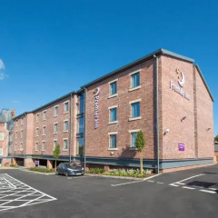 Отель Premier Inn Leek Town Centre парковка
