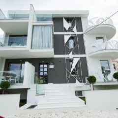 Отель La Boheme Luxury Living пляж