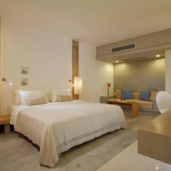 Отель Ramada by Wyndham Phuket Southsea 4* Улучшенный номер двуспальная кровать фото 4