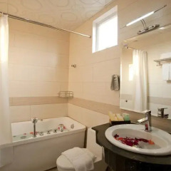 The Odys Hotel 3* Улучшенный номер с двуспальной кроватью фото 8