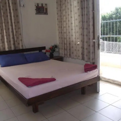 Momos Hostel Стандартный номер с двуспальной кроватью фото 10