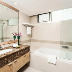 Отель Adelphi Grande Sukhumvit By Compass Hospitality 4* Номер Делюкс фото 4