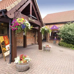 Отель Premier Inn Manchester - Denton
