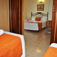 Отель Hostal San Lorenzo Стандартный номер фото 10