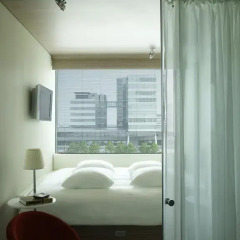 Отель citizenM Schiphol Airport 4* Стандартный номер с двуспальной кроватью фото 12