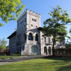 Отель Castillo Del Bosque La Zoreda вид на фасад