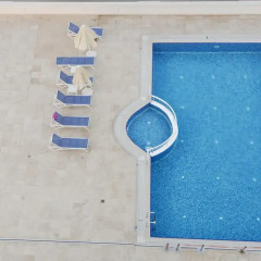Navona Hotel бассейн