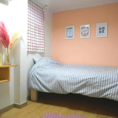 Отель Oneminute Guesthouse 2* Кровать в женском общем номере с двухъярусной кроватью фото 3