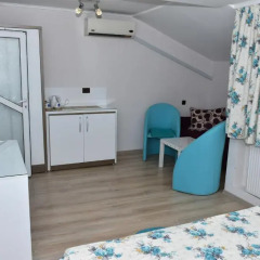Апартаменты White Rose Apartments Стандартный семейный номер с разными типами кроватей фото 14