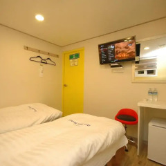 Dongdaemun Hwasin Hostel Стандартный номер с 2 отдельными кроватями фото 2