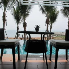 Отель Nantra Pattaya Baan Ampoe Beach гостиничный бар