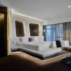 V Hotel Dubai, Curio Collection by Hilton балкон
