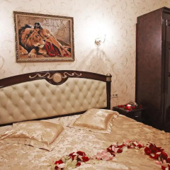 Мини-Отель Алекс на Марата Люкс с различными типами кроватей фото 2