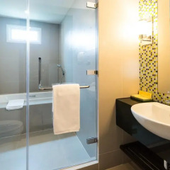 Legacy Suites Hotel Sukhumvit by Compass Hospitality 4* Улучшенный номер с разными типами кроватей фото 12