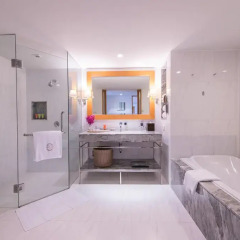 Отель Tower Club at lebua 5* Стандартный номер с различными типами кроватей фото 6