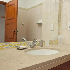 Отель Vilamoura Apartment with Pool Португалия, Картейра - отзывы, цены и фото номеров - забронировать отель Vilamoura Apartment with Pool онлайн ванная