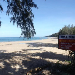 Lanta Long Beach Hostel пляж