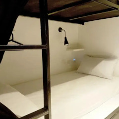 Seek Sleep Hostel Бангкок комната для гостей фото 2