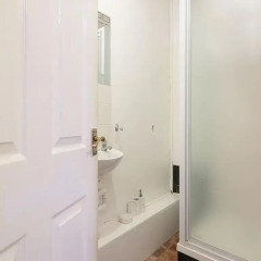 Отель Chorlton Short Term South Manchester Townhouse ванная фото 2