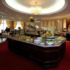 Отель Crowne Plaza Riyadh Minhal Саудовская Аравия, Эр-Рияд - отзывы, цены и фото номеров - забронировать отель Crowne Plaza Riyadh Minhal онлайн питание фото 3