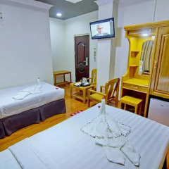 Myat Nan Yone Hotel 3* Улучшенный номер с 2 отдельными кроватями фото 5