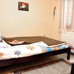 Отель House By The River сейф в номере