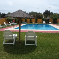 Отель Hostal Los Rosales бассейн