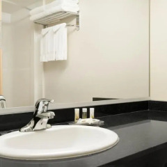 Отель Days Inn & Suites Langley 2* Стандартный номер с различными типами кроватей фото 2