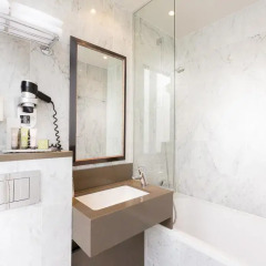 Отель Hôtel Du Bois Champs-Elysées 3* Улучшенный номер с различными типами кроватей фото 14