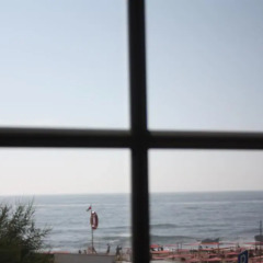 Отель The Beach House пляж