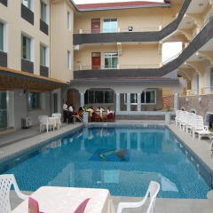City Hill Hotel бассейн
