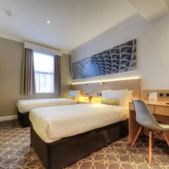 Отель Comfort Inn & Suites Kings Cross Лондон комната для гостей