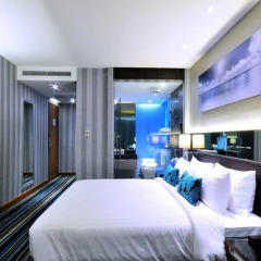 Отель The Continent Bangkok by Compass Hospitality 4* Представительский номер с различными типами кроватей фото 15