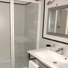 Апартаменты DormiRoma Apartments Piazza Navona - Victoria Suite ванная фото 2