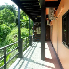 Отель Baan Chalok Hostel Таиланд, Остров Тау - отзывы, цены и фото номеров - забронировать отель Baan Chalok Hostel онлайн балкон