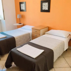 Отель Overseas Guest House Кровать в общем номере с двухъярусной кроватью