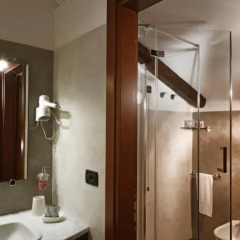Отель La Giolitta Bed & Breakfast Здание Barolo ванная