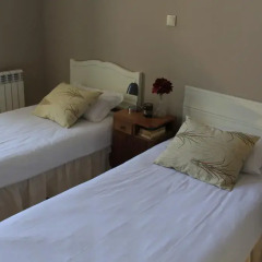 Being Porto Hostel Стандартный номер с 2 отдельными кроватями (общая ванная комната)