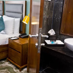 Ocean Edge Suites & Hotel Colombo 4* Люкс повышенной комфортности с различными типами кроватей фото 3