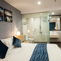 Отель LaLuna Saigon 3* Представительский номер с различными типами кроватей фото 5