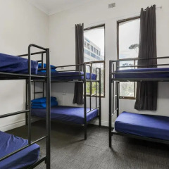 Отель The Spencer Backpackers Кровать в общем номере с двухъярусной кроватью фото 9