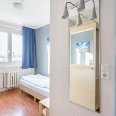 Отель a&o Dresden Hauptbahnhof 2* Стандартный номер с различными типами кроватей фото 6