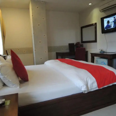 Imperial Saigon Hotel 2* Номер Делюкс с двуспальной кроватью
