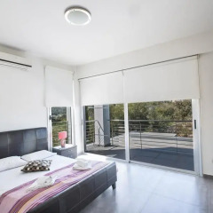 Отель Chloe Luxury Villa балкон