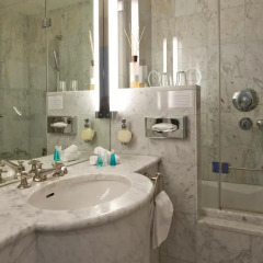 Отель Schweizerhof Swiss Quality Hotel Швейцария, Санкт-Мориц - отзывы, цены и фото номеров - забронировать отель Schweizerhof Swiss Quality Hotel онлайн ванная