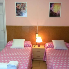 Отель Hostal Valls Барселона комната для гостей фото 2