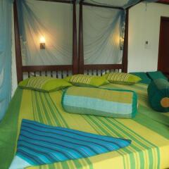 Отель Main Reef Guest House Хиккадува комната для гостей фото 4