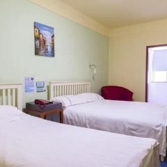Chengdu Mrs Panda Hostel Стандартный семейный номер с двуспальной кроватью фото 4